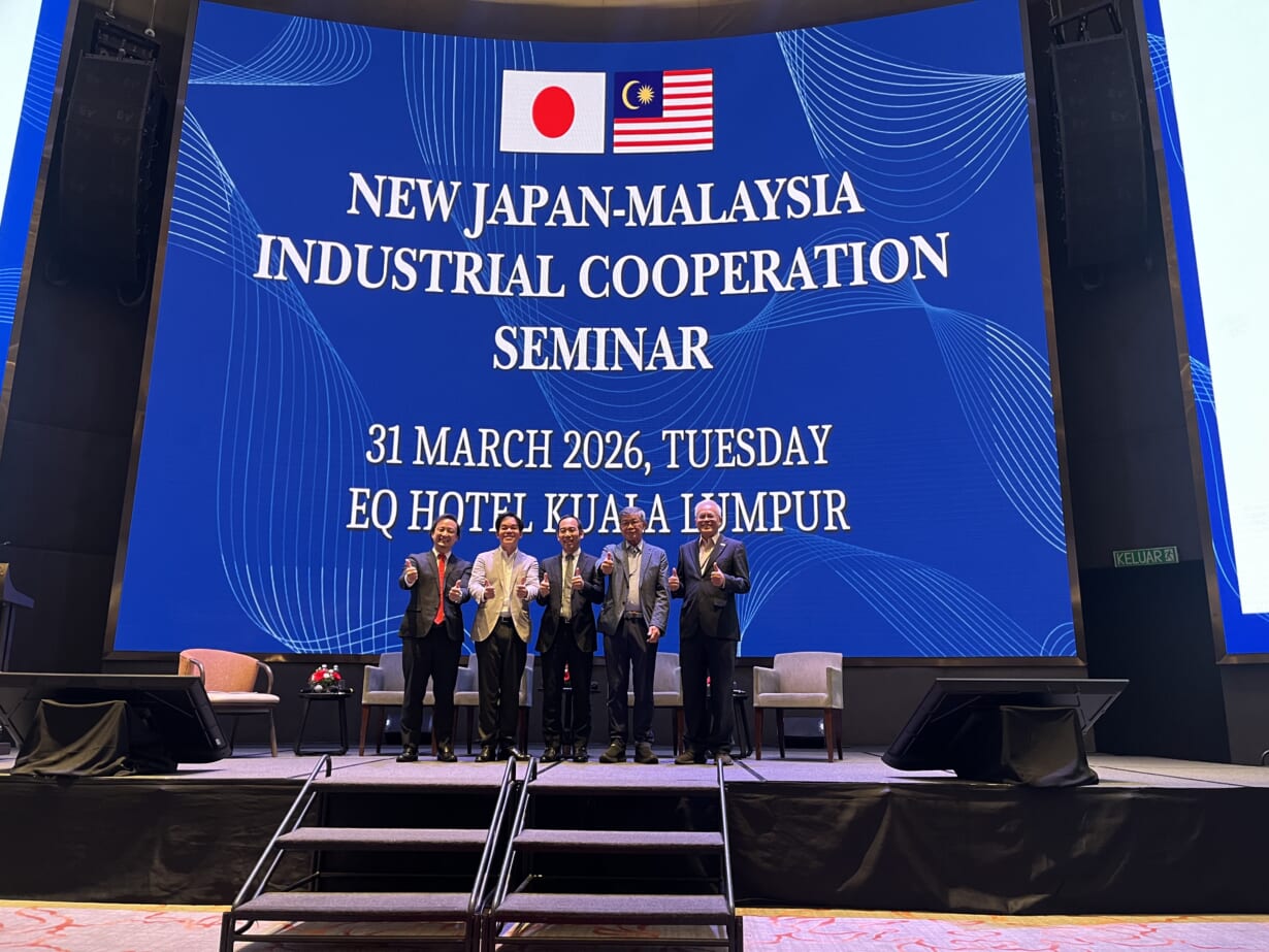 At the Shin-Nichi Ba Sangyo Cooperation Seminar in Malaysia, Group CEO Maru Yukihiro moderated the AI/Semiconductor session.